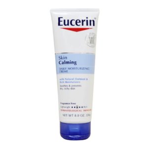 Vue de face d'un tube de crème apaisante à l'avoine naturelle Eucerin Skin Calming - la version bouchon bleu